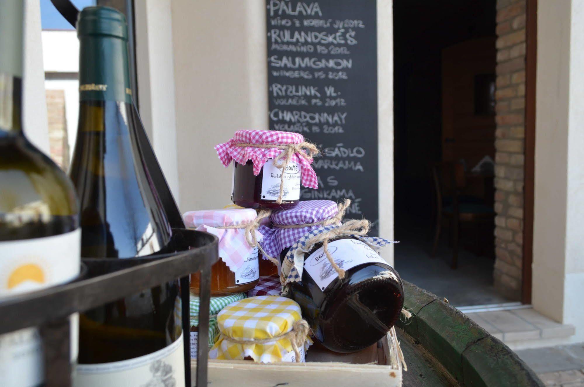 Hotel Bonsai Mikulov Extérieur photo