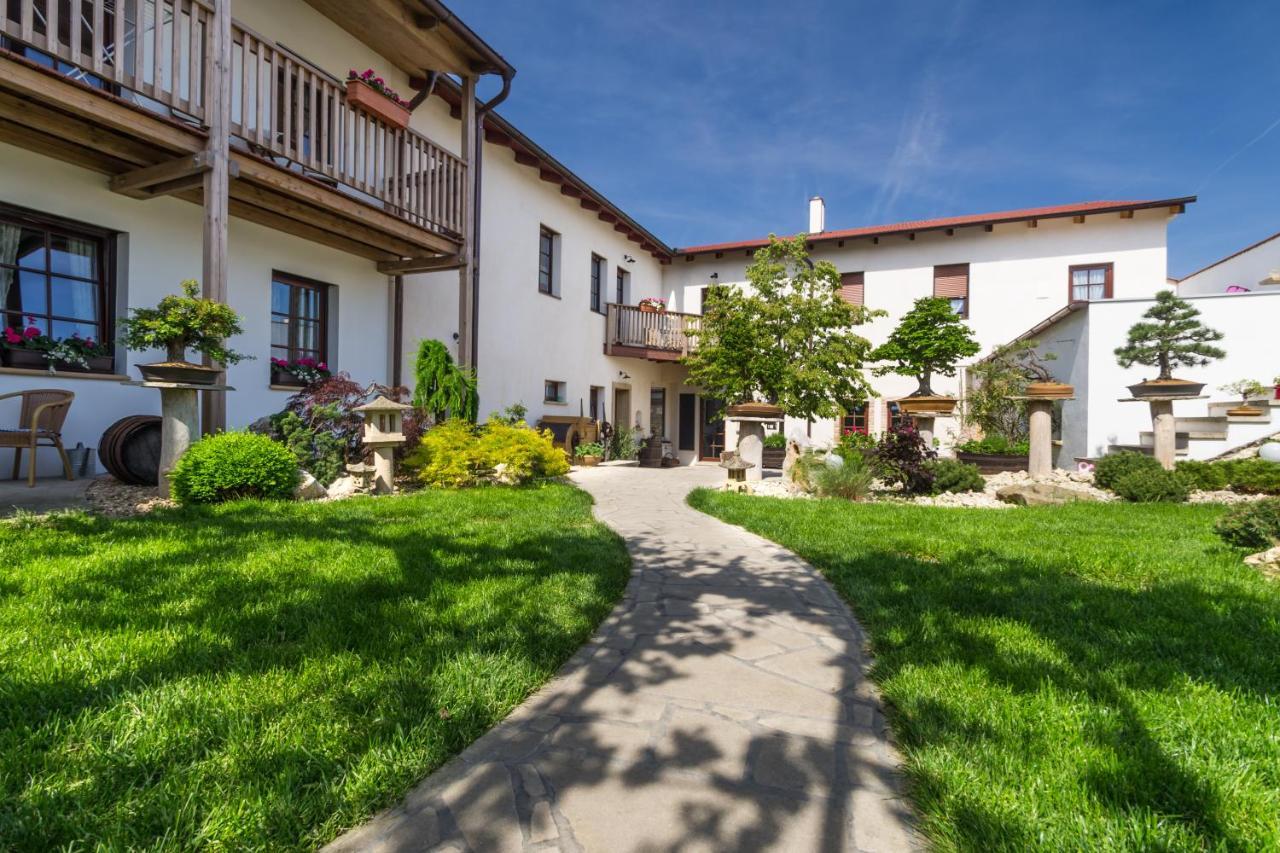 Hotel Bonsai Mikulov Extérieur photo